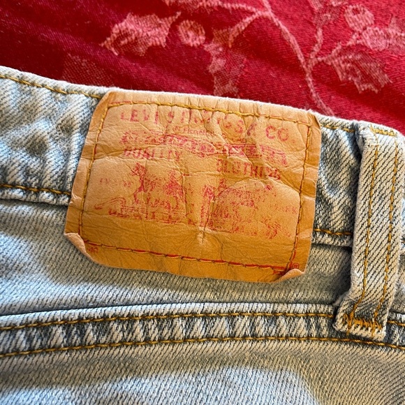 Levi’s 519 Cut Off Denim Shorts - Picture 3 of 6